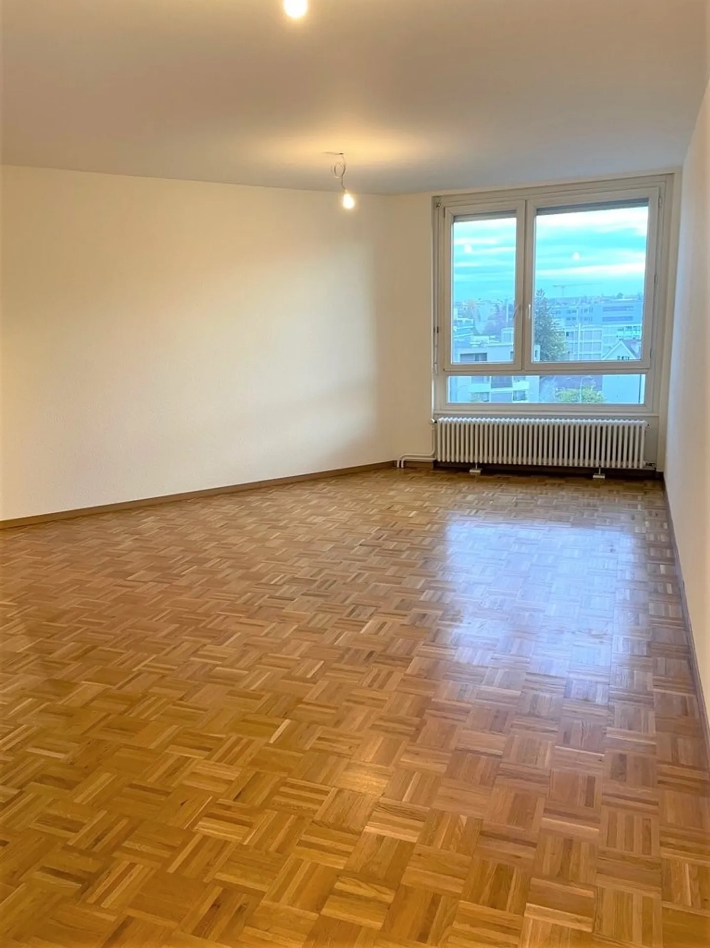 In der Nähe des Flughafens in einem familiären Viertel - Foto 6 von 8