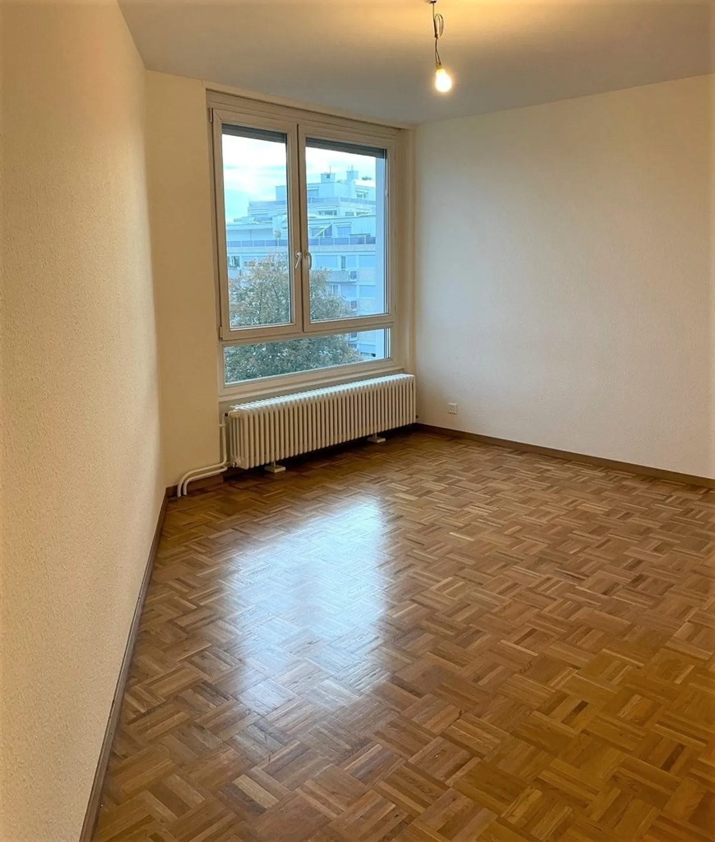 In der Nähe des Flughafens in einem familiären Viertel - Foto 4 von 8