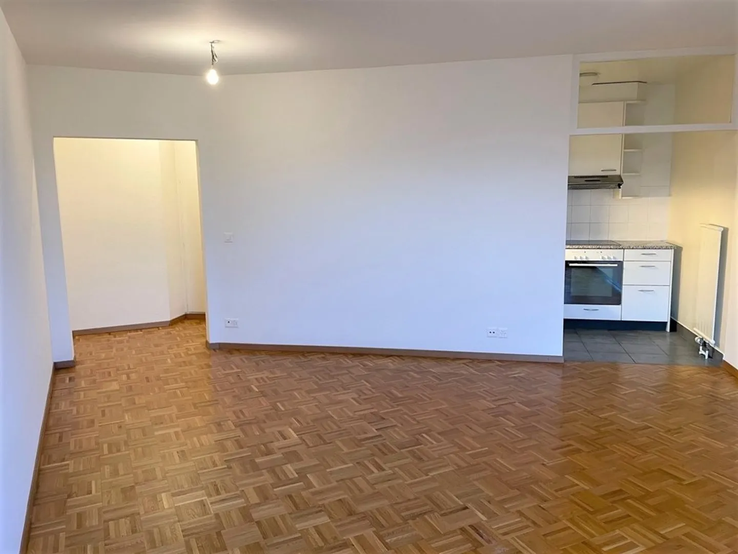 In der Nähe des Flughafens in einem familiären Viertel - Foto 5 von 8
