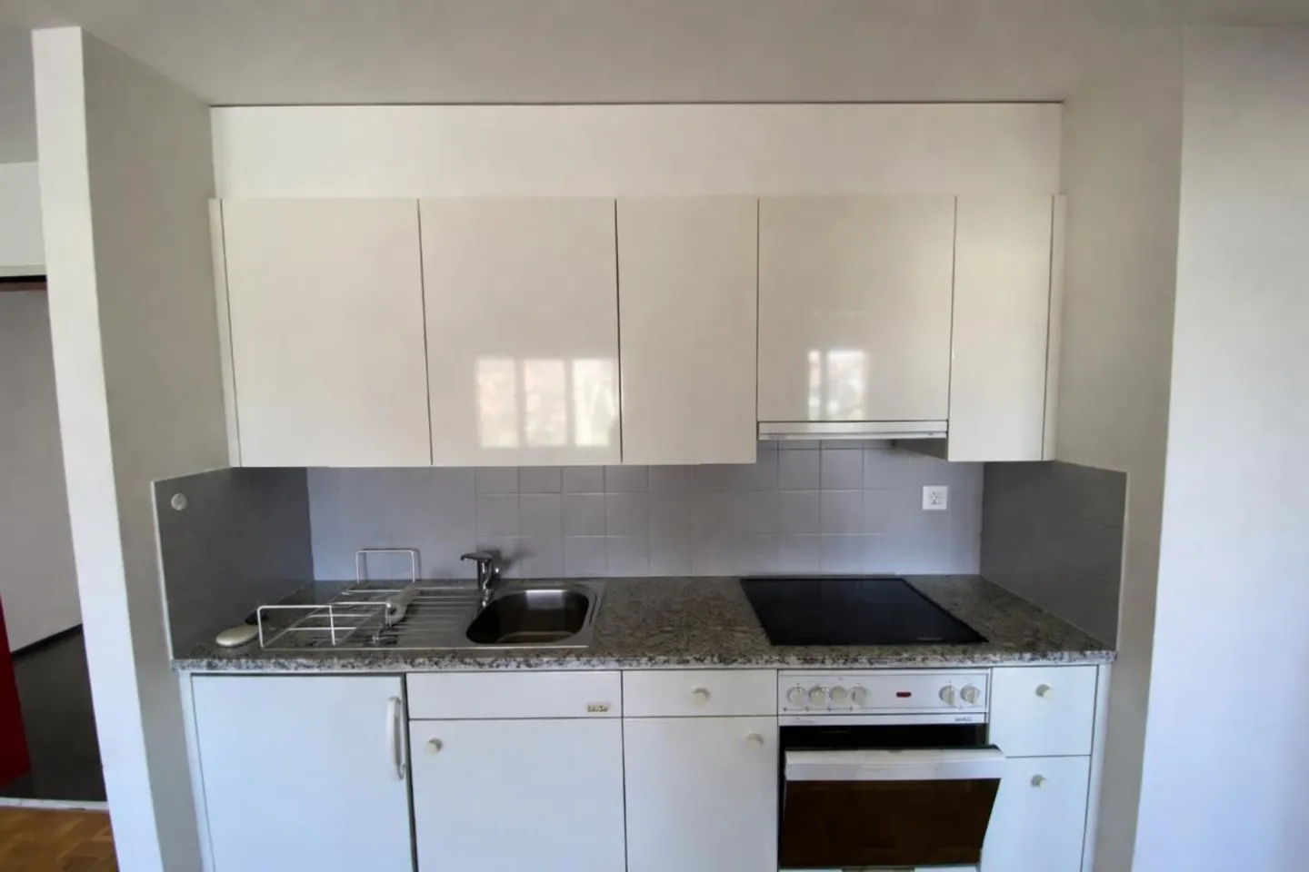 Appartamento luminoso e accogliente con 2 camere a West-Oerlikon - Foto 5 di 7