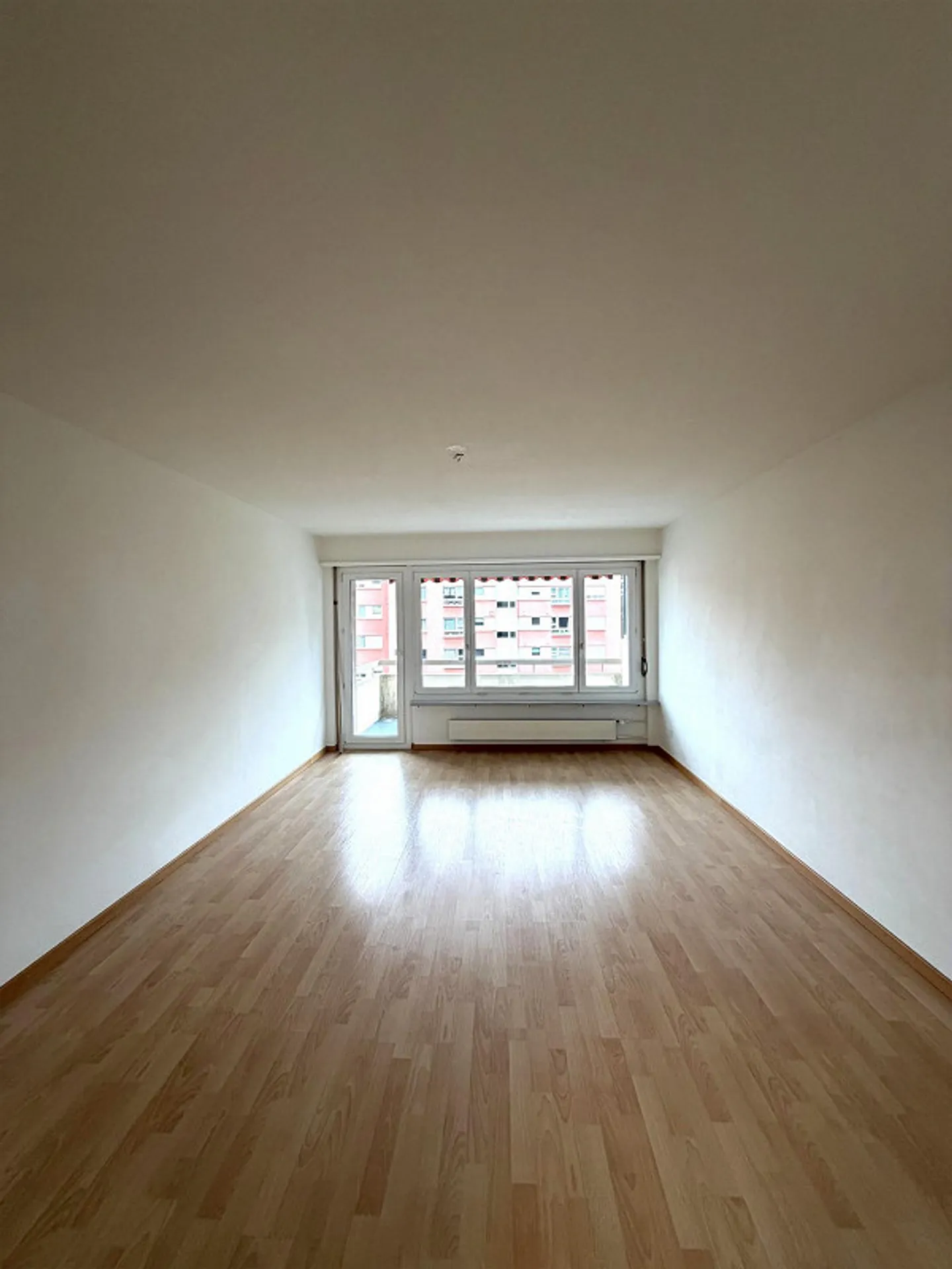 Appartamento 2.5 locali in un quartiere residenziale tranquillo disponibile immediatamente o su appuntamento - Foto 1 di 8