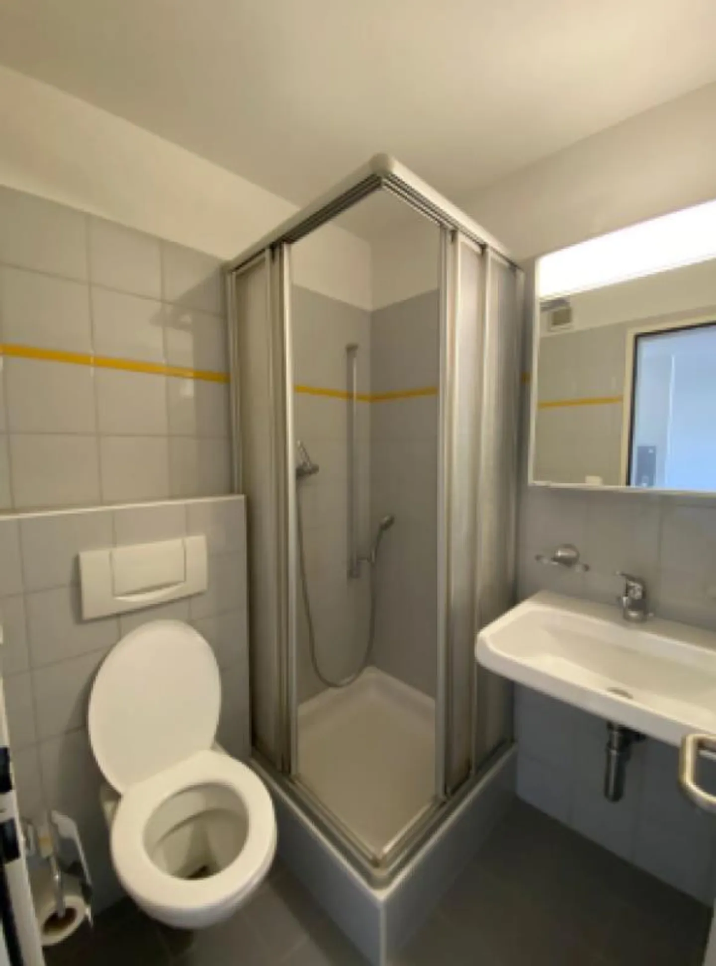 Appartamento luminoso e accogliente con 2 camere a West-Oerlikon - Foto 6 di 7