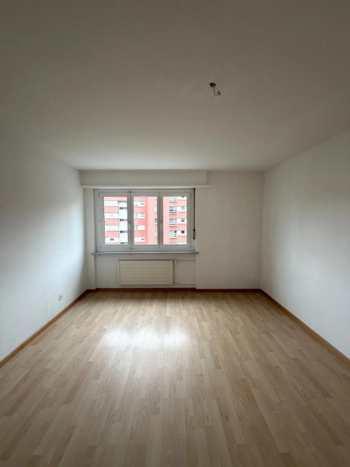 Appartamento 2.5 locali in un quartiere residenziale tranquillo disponibile immediatamente o su appuntamento - Foto 4 di 8