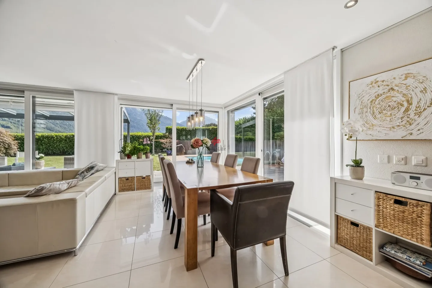 Spacious Family Home with Pool - Photo 4 of 12