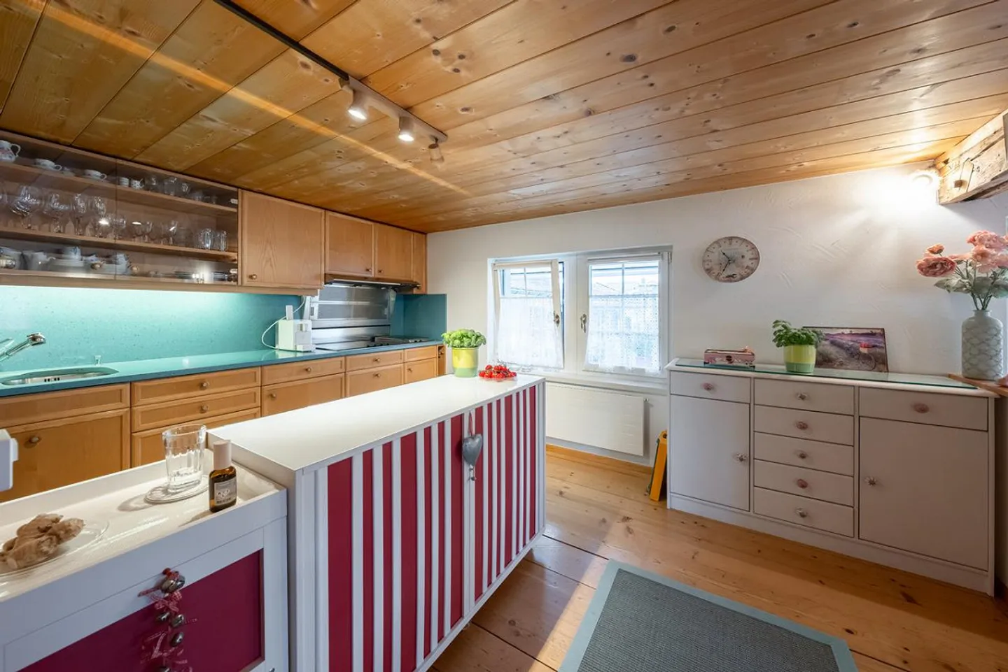 Rare. Historical. Unique. Your new home in Richterswil. - Photo 2 of 9