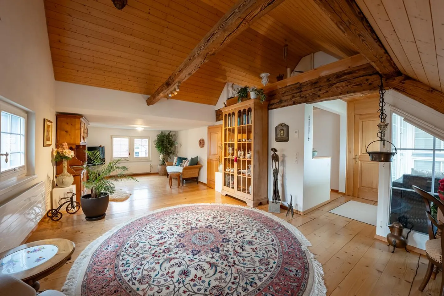 Rare. Historical. Unique. Your new home in Richterswil. - Photo 4 of 9