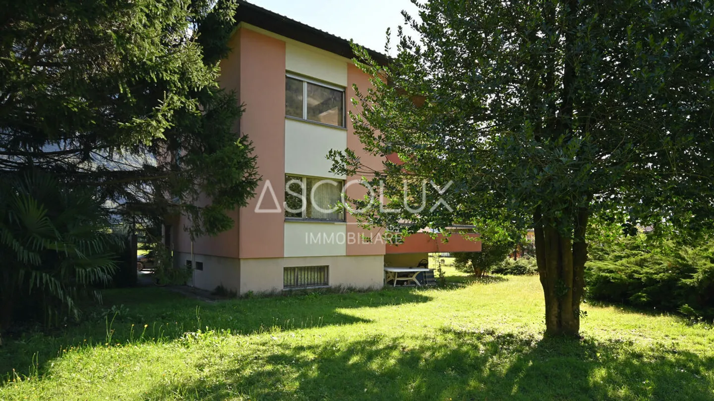 Casa bifamigliare con ampio terreno in posizione tranquilla e soleg... - Foto 4 di 13