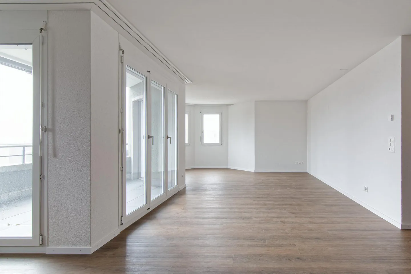 3.5-room condominium on the 1st floor with elevator - Photo 4 of 9