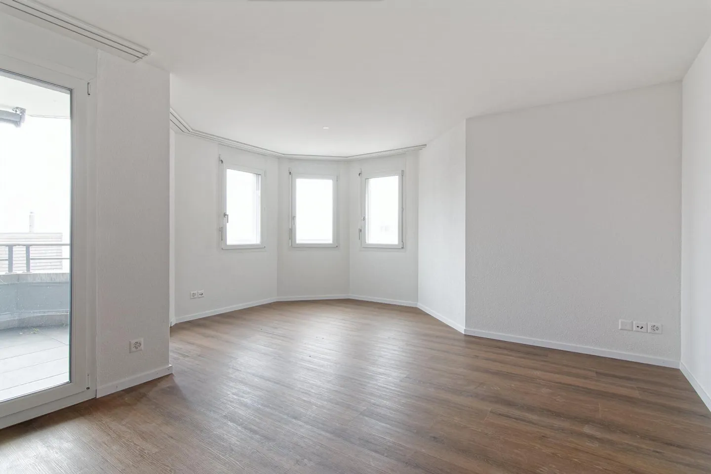 3.5-room condominium on the 1st floor with elevator - Photo 5 of 9