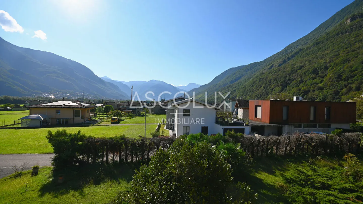 Casa bifamigliare con ampio terreno in posizione tranquilla e soleg... - Foto 6 di 13