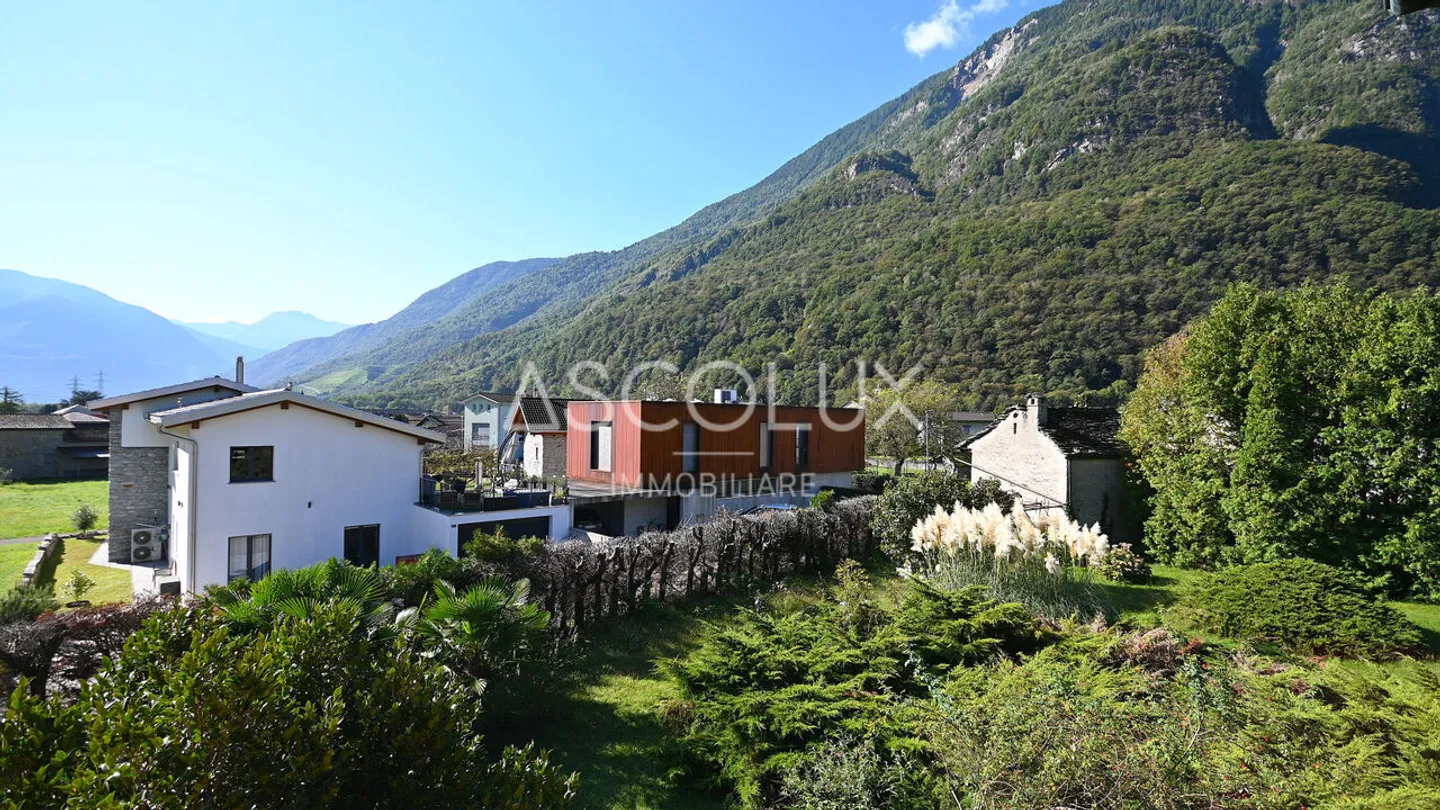 Casa bifamigliare con ampio terreno in posizione tranquilla e soleg... - Foto 7 di 13