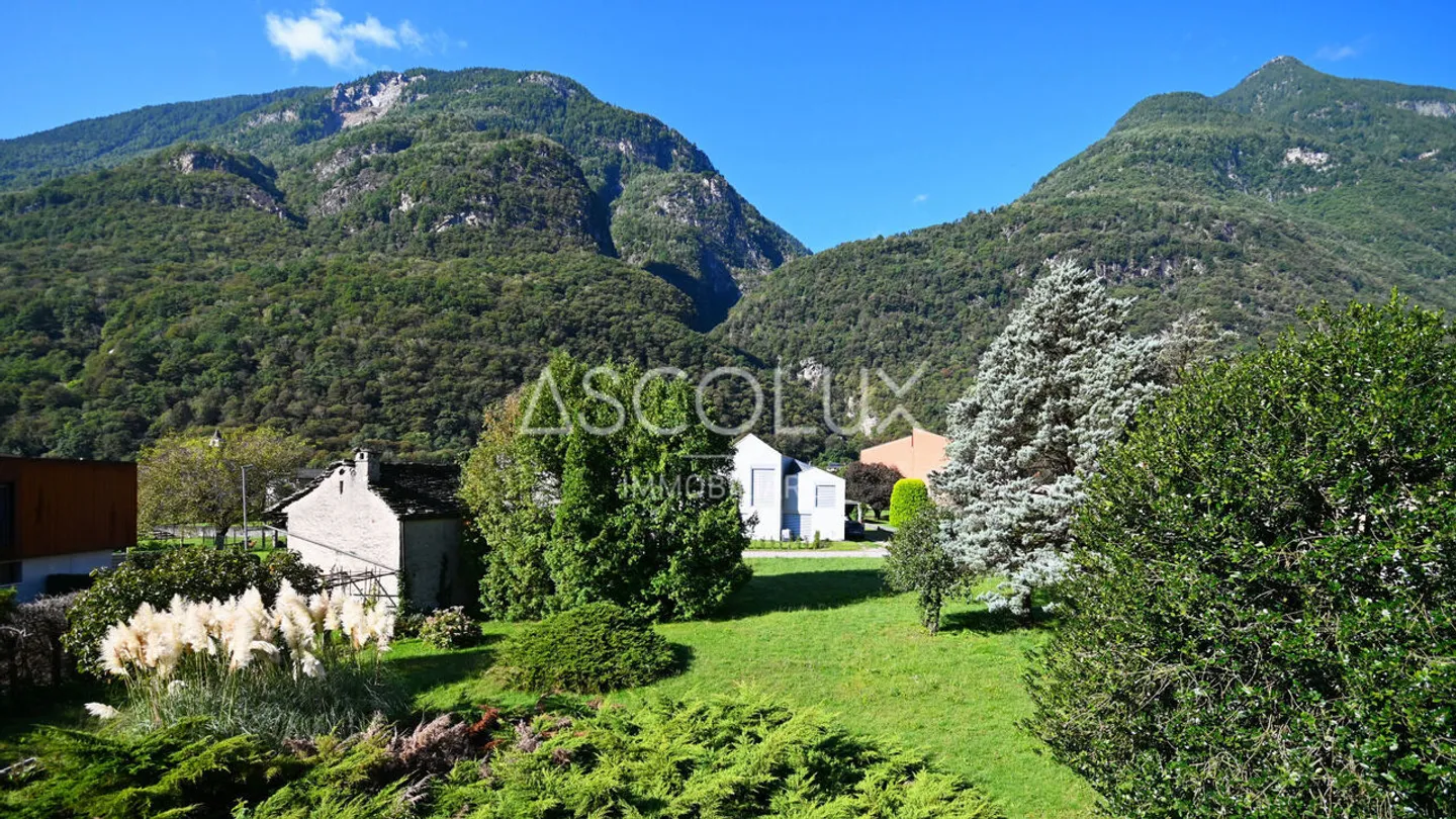 Casa bifamigliare con ampio terreno in posizione tranquilla e soleg... - Foto 8 di 13