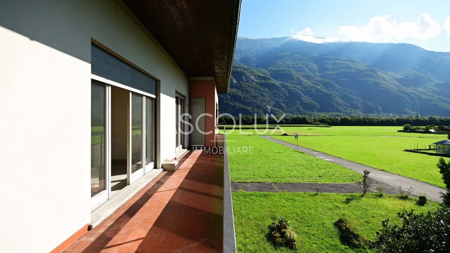 Casa bifamigliare con ampio terreno in posizione tranquilla e soleg... - Foto 9 di 13
