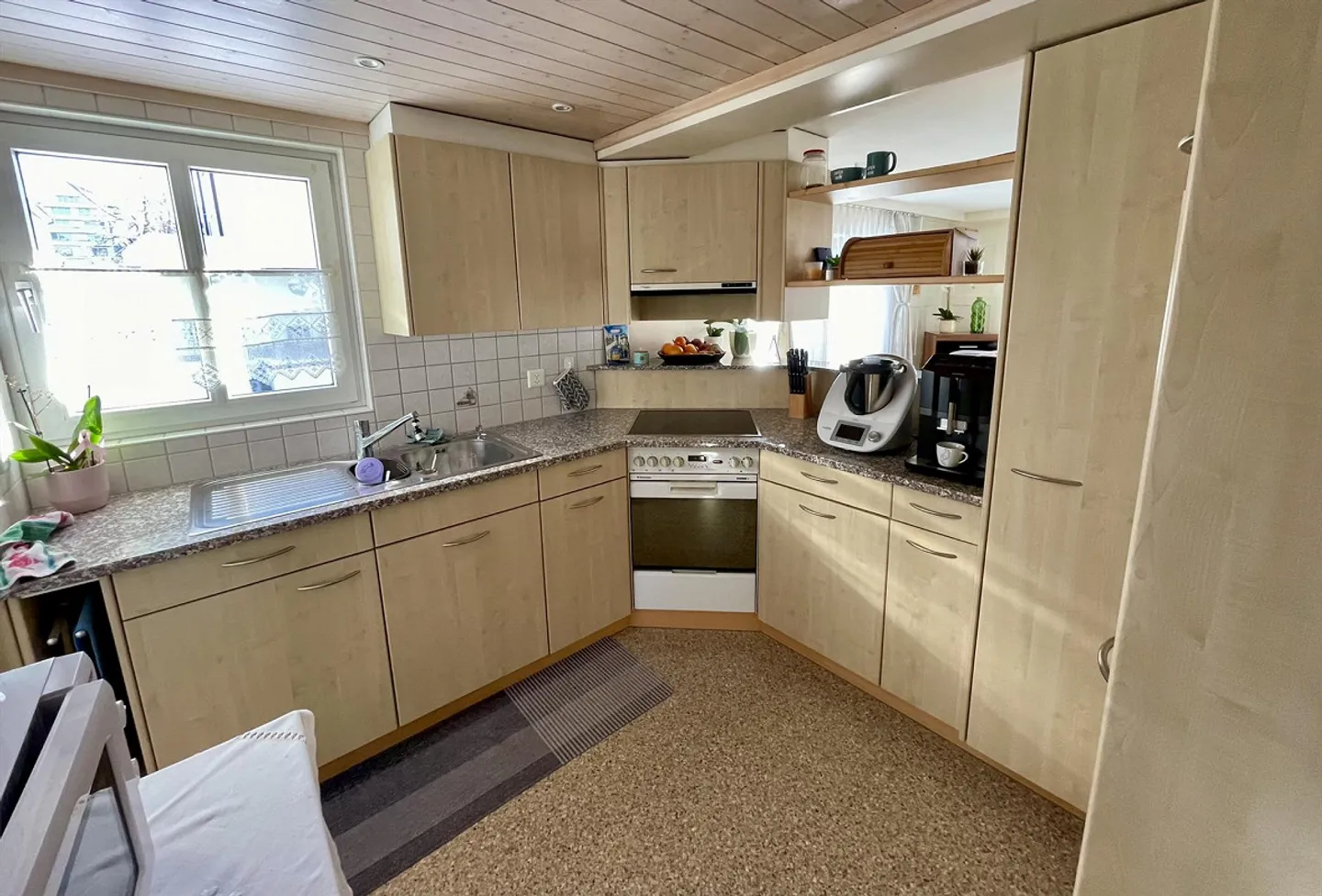 Attractive 3.5 Room Apartment in a Central Location - Photo 1 of 14