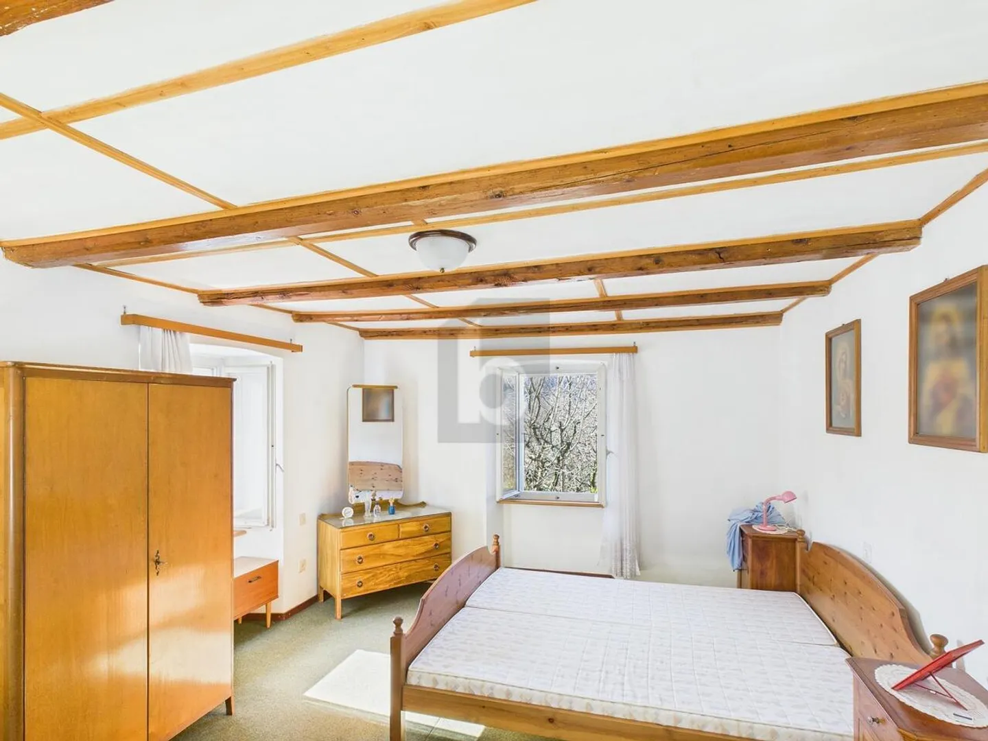 Spacious and Sunny House with Garden - Photo 5 of 6