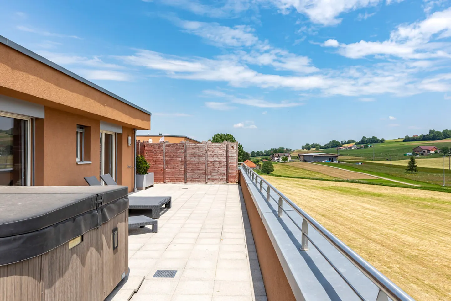 Finally a real penthouse, occupying the entire top floor! - Photo 6 of 20