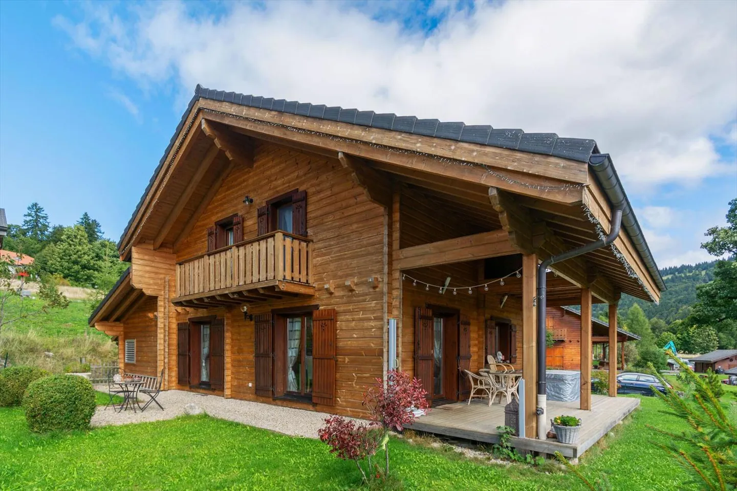 Les Savagnières, magnificent chalet with 4.5 rooms - Photo 1 of 13