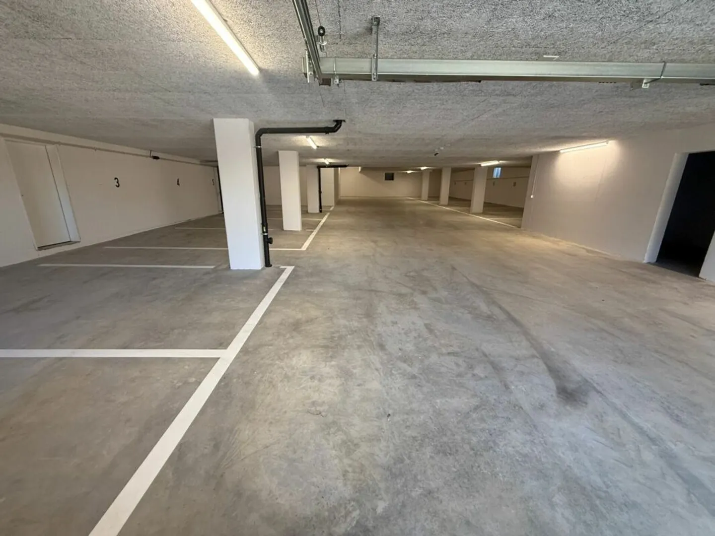 Place de parking à louer - Photo 3 sur 6