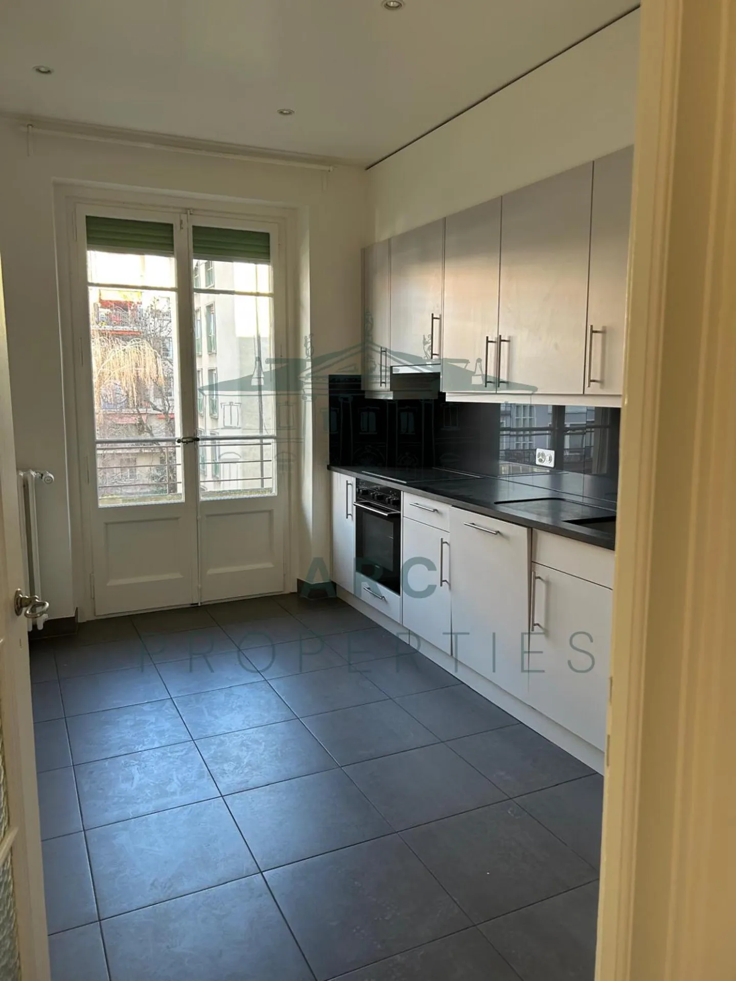 Geräumige Wohnung mit Balkon - Foto 1 von 3