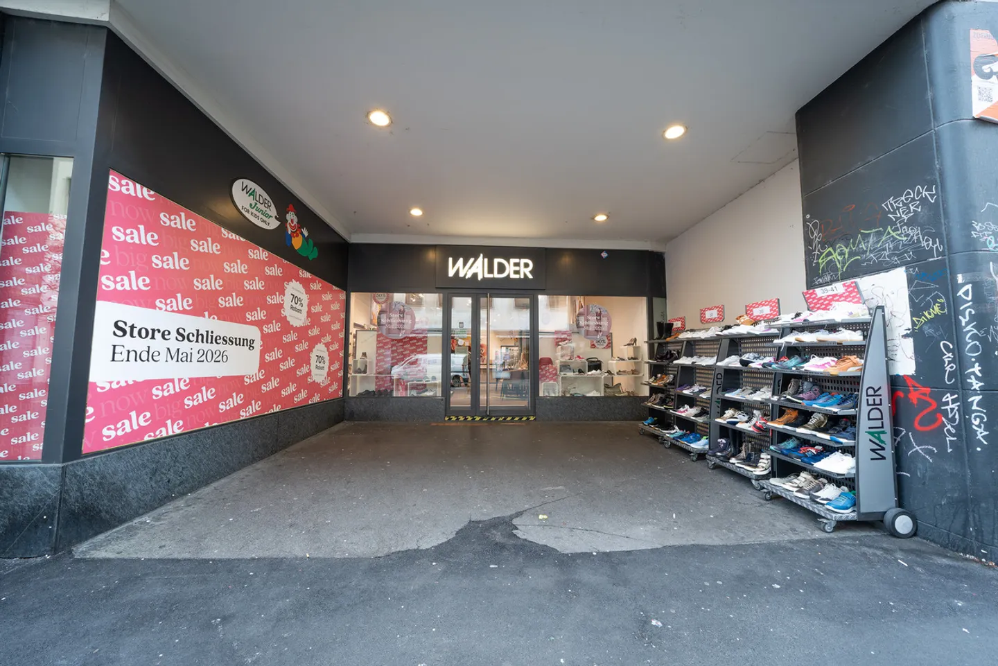 Retail space with display window in prime location between the Rhine and the marketplace - Photo 2 of 13