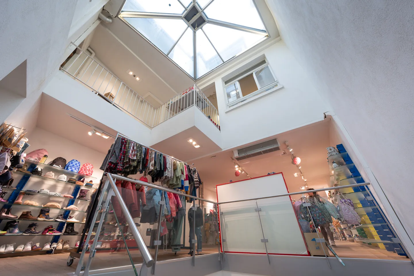 Retail space with display window in prime location between the Rhine and the marketplace - Photo 9 of 13