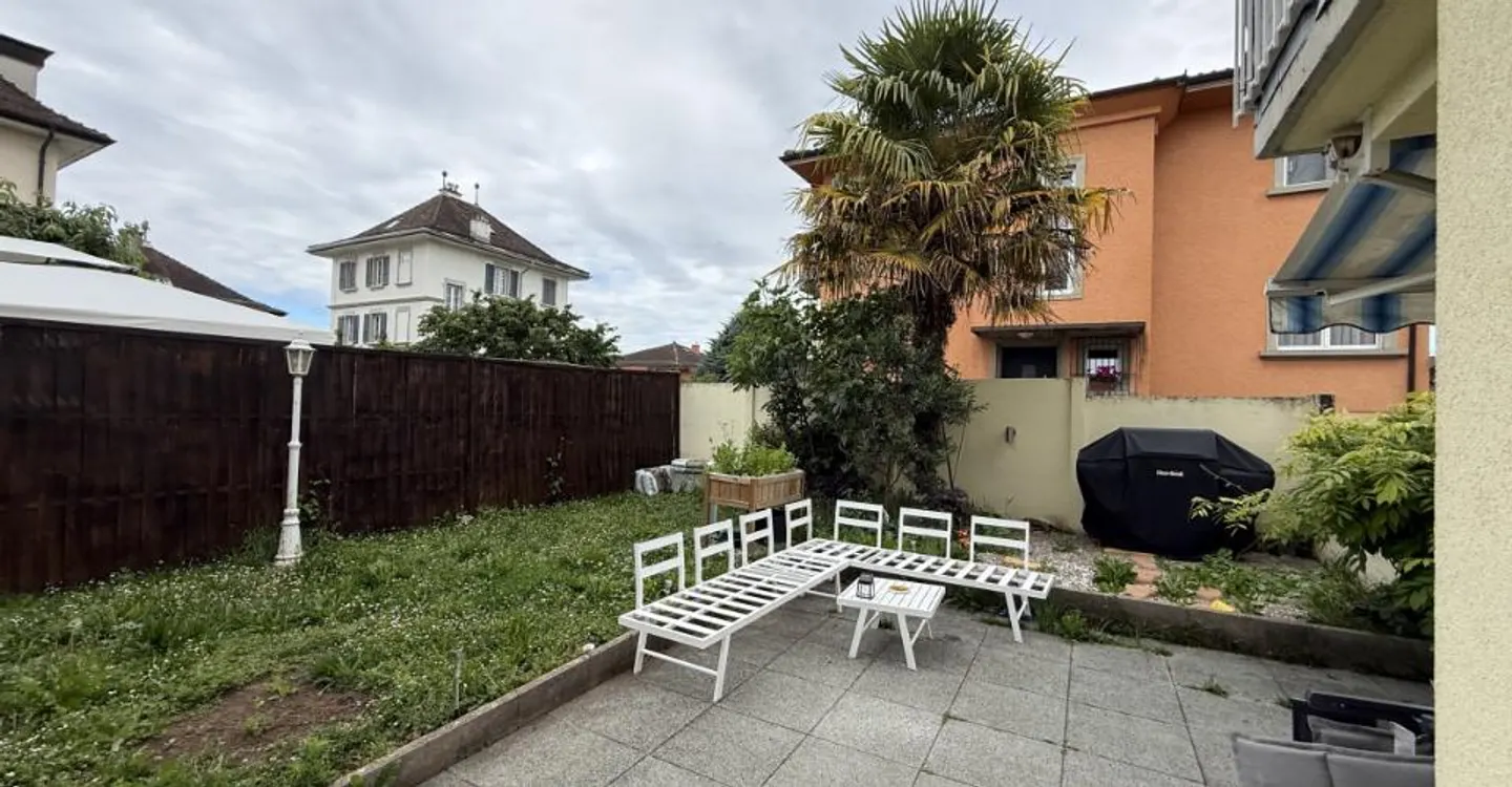 VILLA LOCATIVE IDÉALEMENT SITUÉE À 5 MINUTES DE LAUSANNE (CRISSIER) ! - Photo 1 of 13