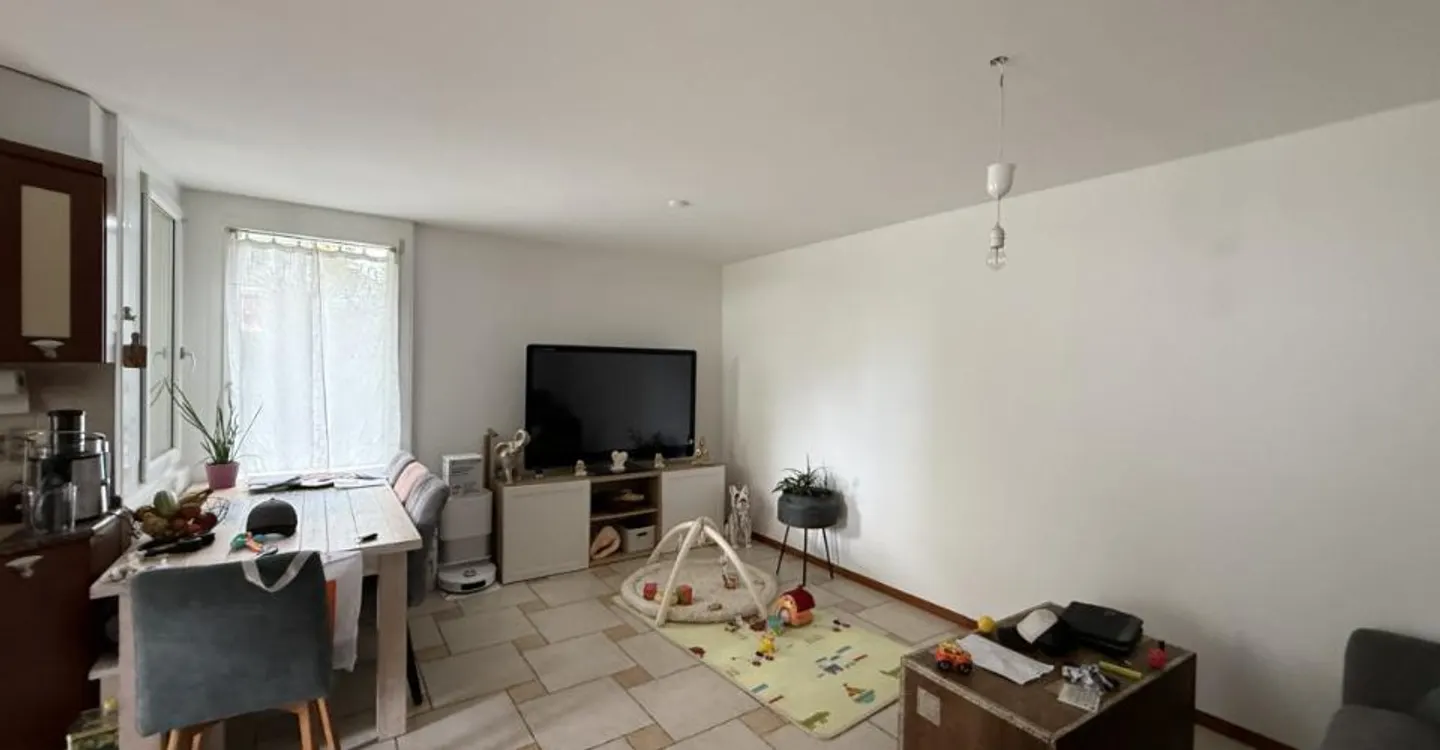 VILLA LOCATIVE IDÉALEMENT SITUÉE À 5 MINUTES DE LAUSANNE (CRISSIER) ! - Photo 2 of 13