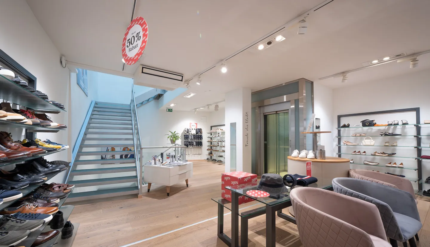 Retail space with display window in prime location between the Rhine and the marketplace - Photo 4 of 13