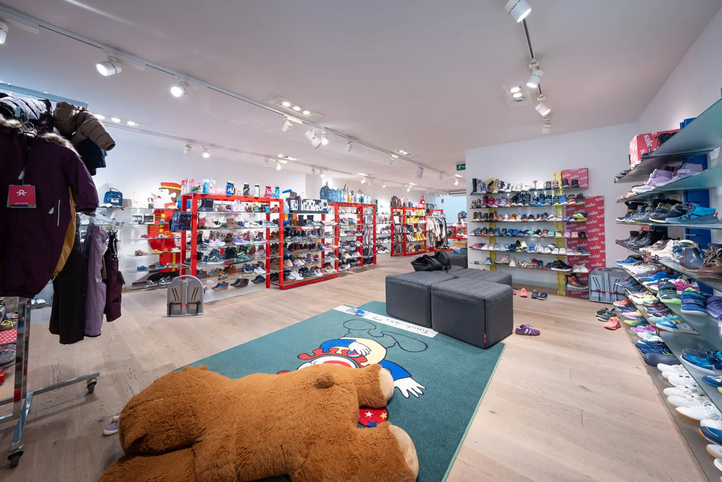 Retail space with display window in prime location between the Rhine and the marketplace - Photo 6 of 13