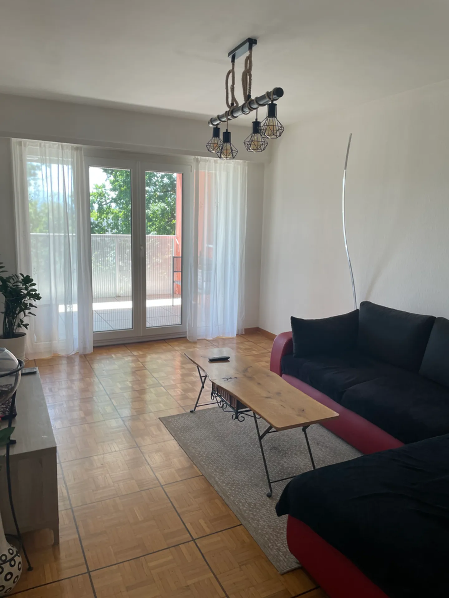 Charming Apartment in Quiet Area - Photo 3 of 3