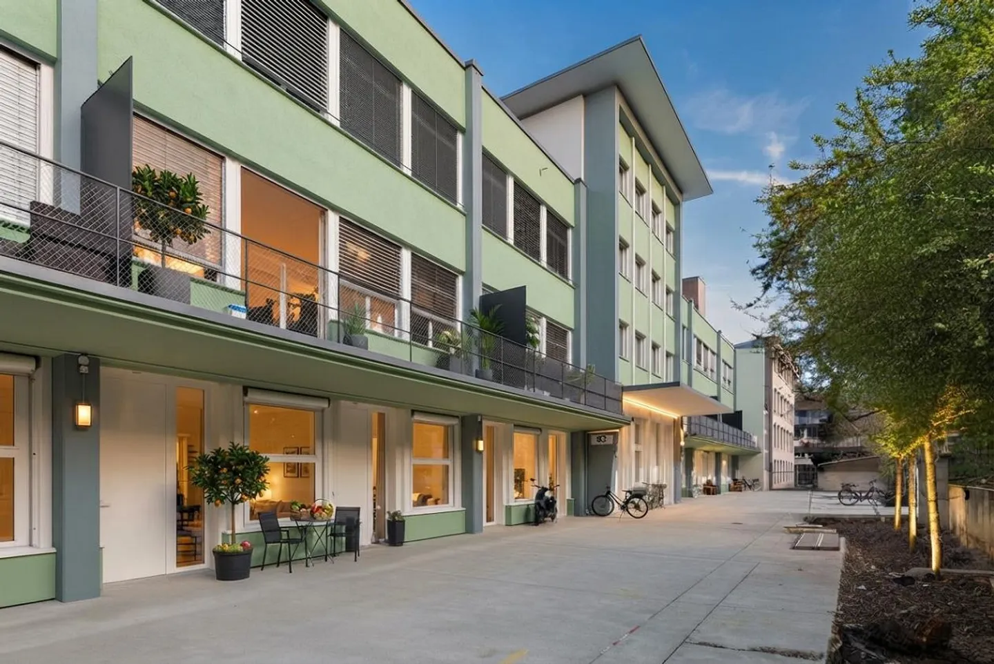 In the midst of it all, away from the hustle and bustle: Great courtyard apartment with ... - Photo 1 of 5