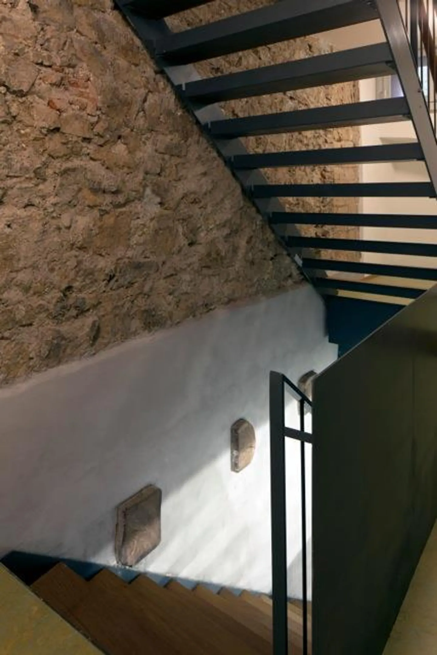 Charming modern loft apartment with balcony in the old town - Photo 10 of 11