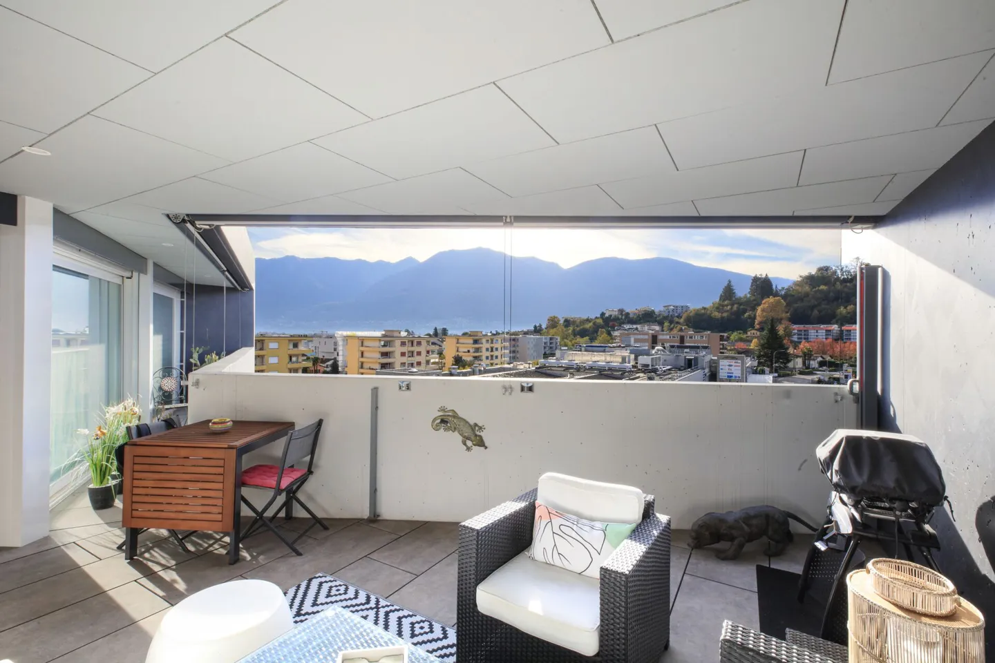 LOSONE - Appartement moderne au dernier étage - Photo 3 sur 11