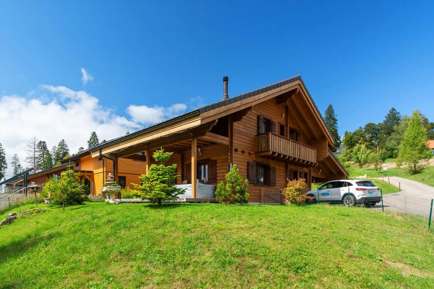 Les Savagnières, magnificent chalet with 4.5 rooms - Photo 3 of 13