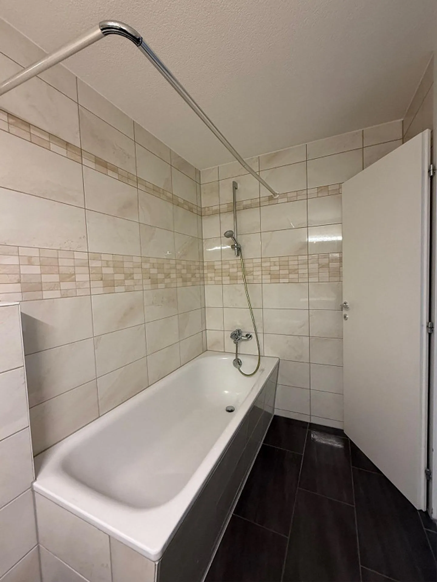 Geräumige Wohnung mit Seeblick - Foto 4 von 8