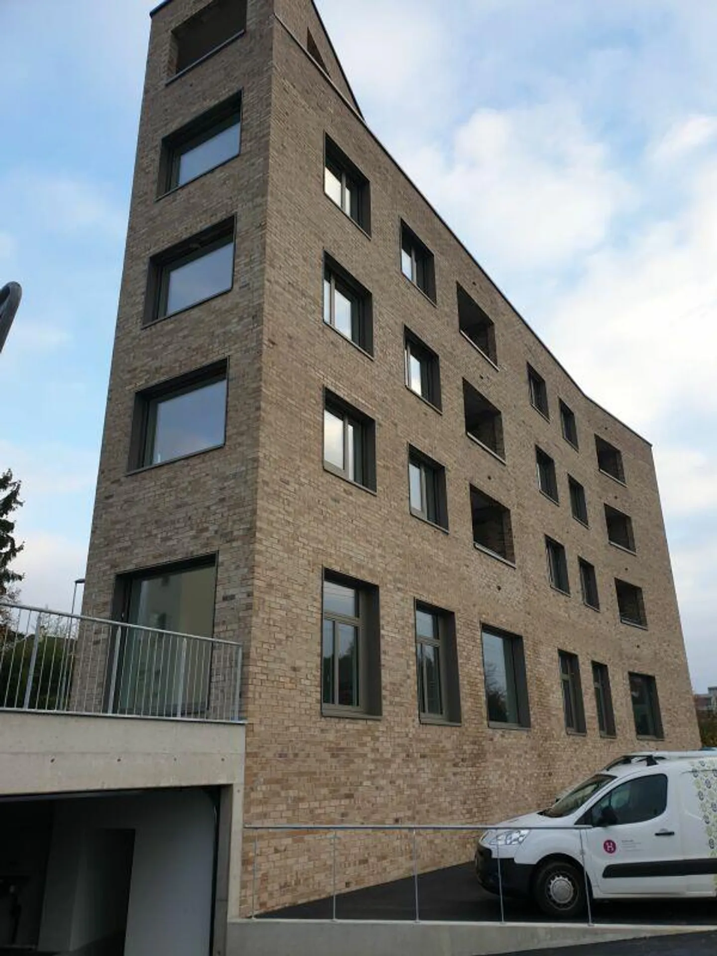 Moderno appartamento di 3,5 stanze a Cham - Foto 1 di 13