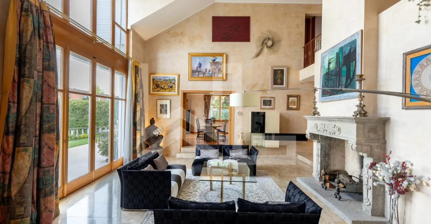 Villa with stunning views of the Coast, the Lake, and the Alps - Photo 4 of 11