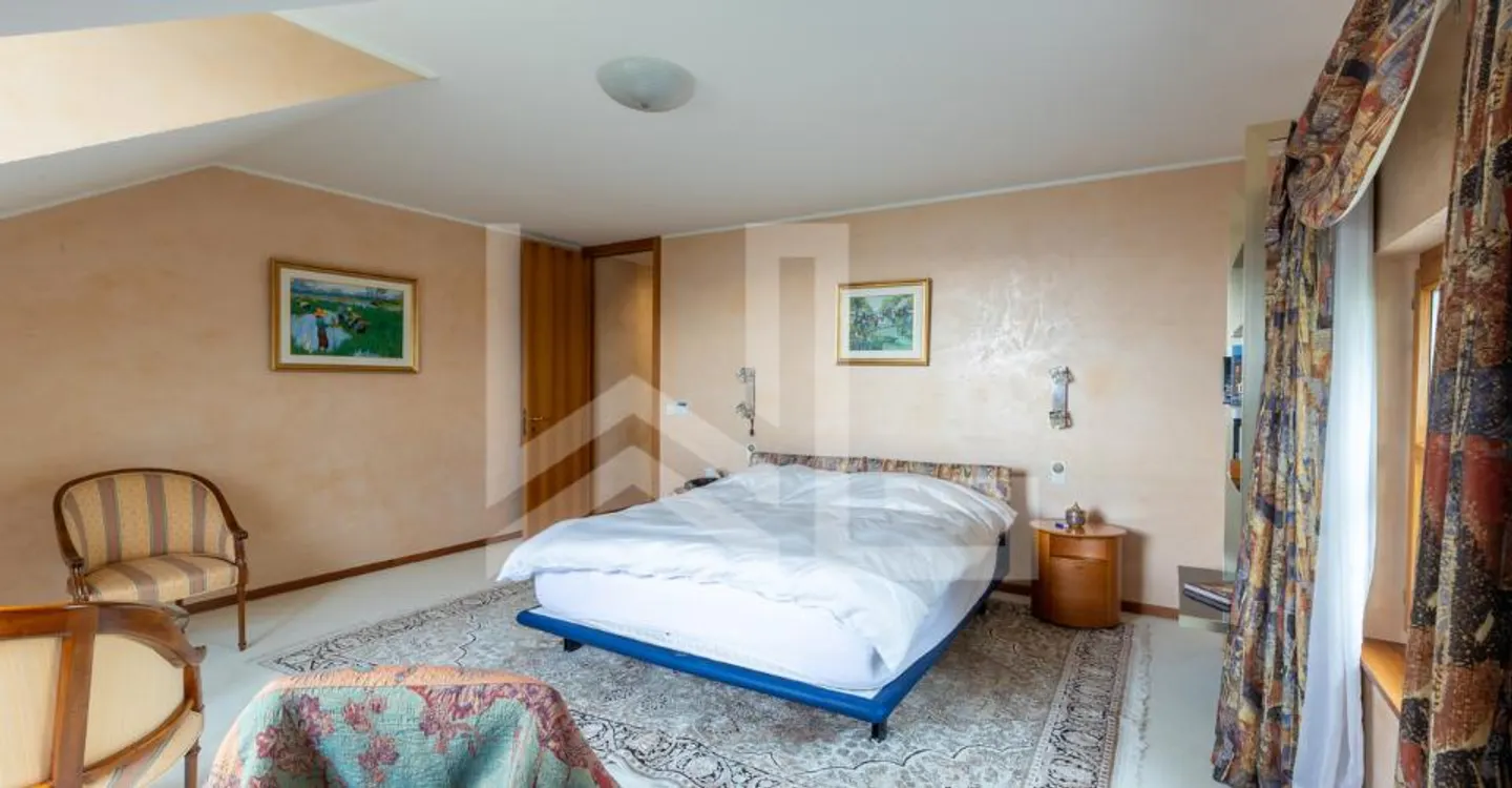 Villa with stunning views of the Coast, the Lake, and the Alps - Photo 9 of 11