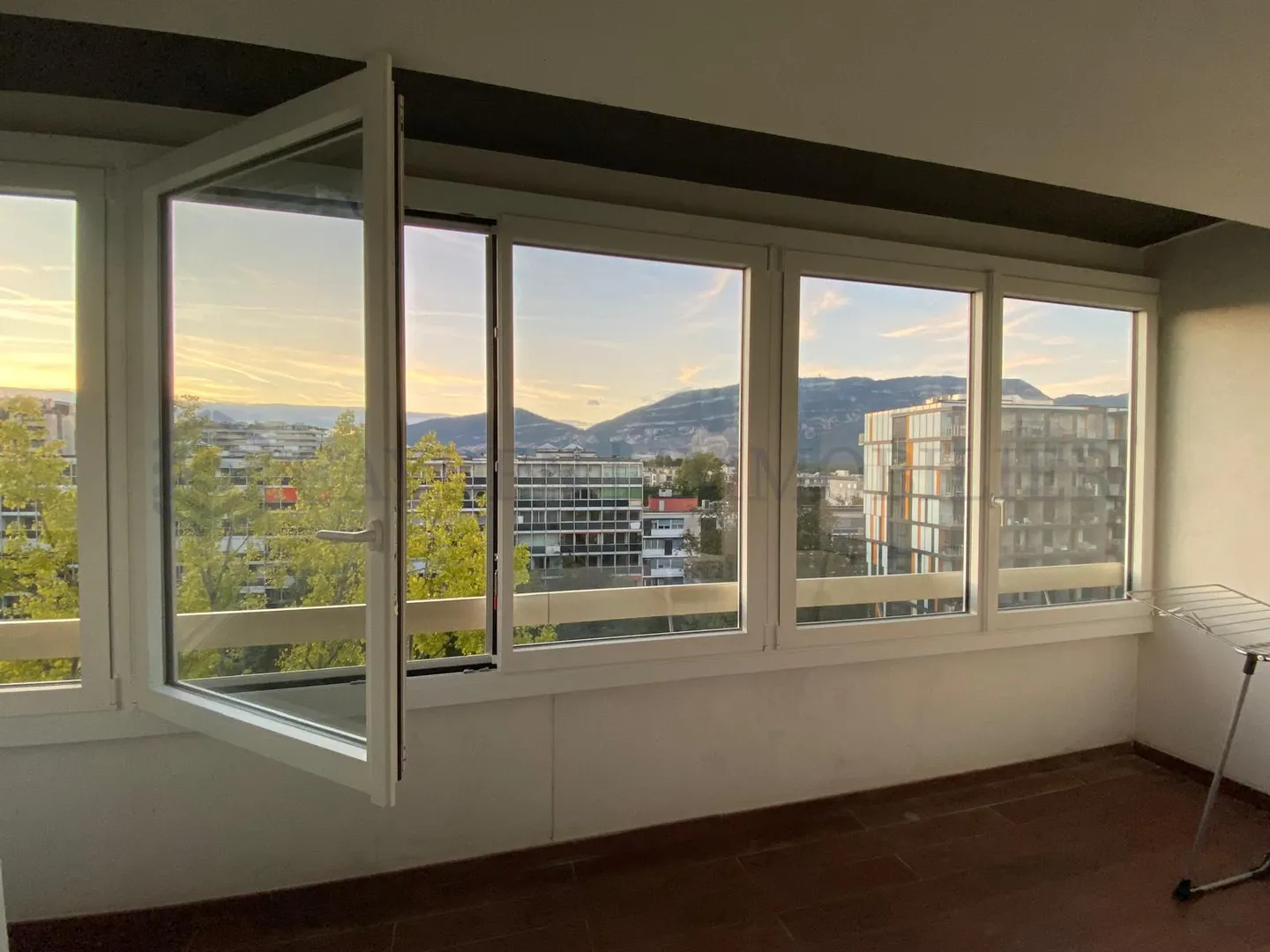 3 camere in mansarda nel cuore di Florissant - Foto 11 di 12
