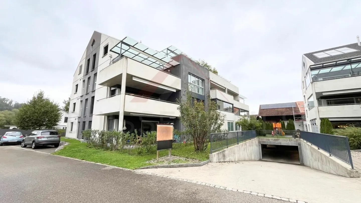 Opportunità rara a Courtételle: locale commerciale di 157 m² attrezzato, ideale per il benessere - Foto 1 di 17