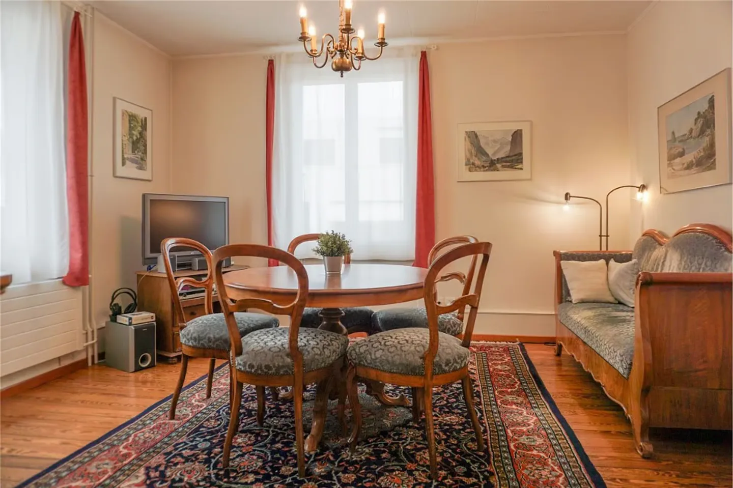 Vielseitiges Dreiparteienhaus mit Garten und attraktiven Nutzungsmöglichkeiten - Foto 8 di 13