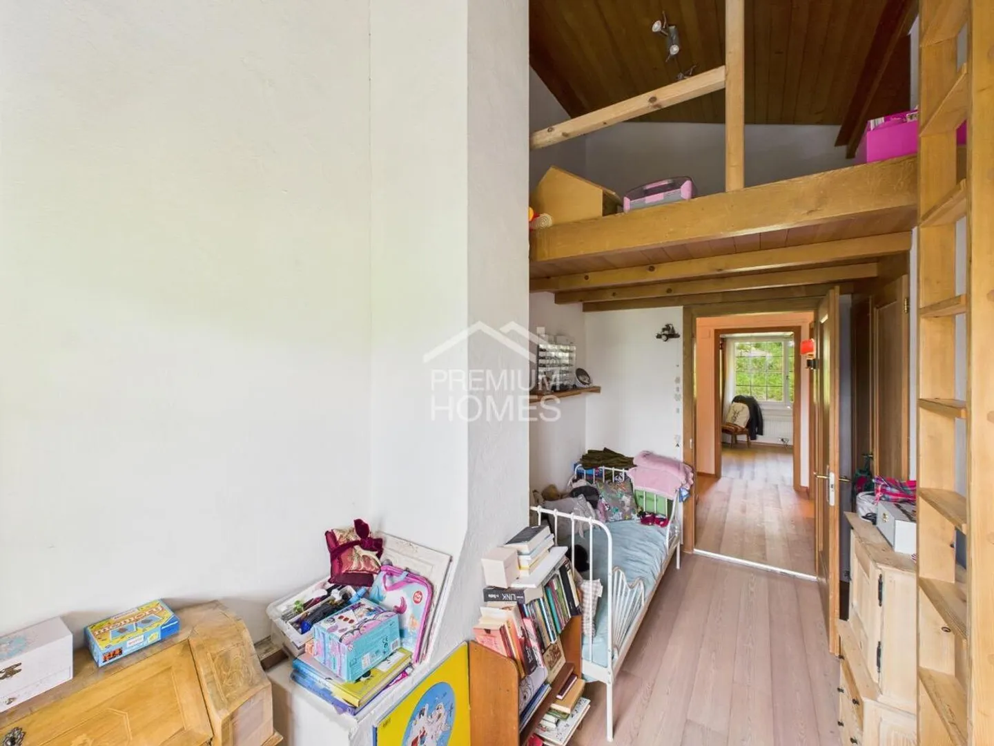 Doppelresidenz-Chalet mit zwei Wohnungen in sonnigem Saanen! - Foto 8 von 13