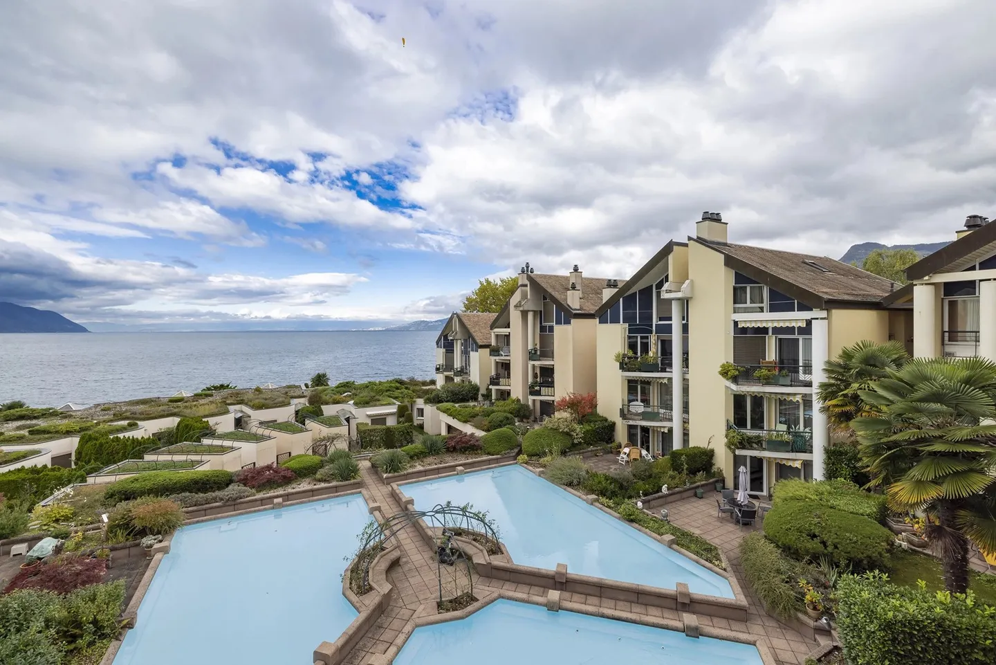 Magnificent 6.5-room apartment on the Quais de Villeneuve - Photo 6 of 10