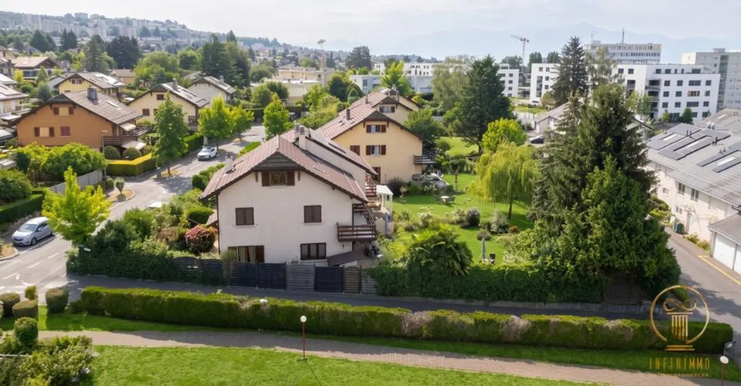 RENENS - Villa a schiera di 5,5 p. con grande giardino. Non registrata in un condominio. - Foto 1 di 13