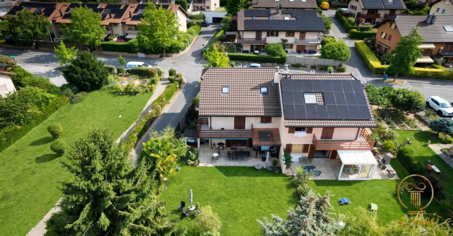 RENENS - Villa a schiera di 5,5 p. con grande giardino. Non registrata in un condominio. - Foto 2 di 13