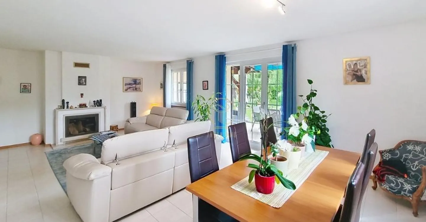 RENENS - Villa a schiera di 5,5 p. con grande giardino. Non registrata in un condominio. - Foto 3 di 13