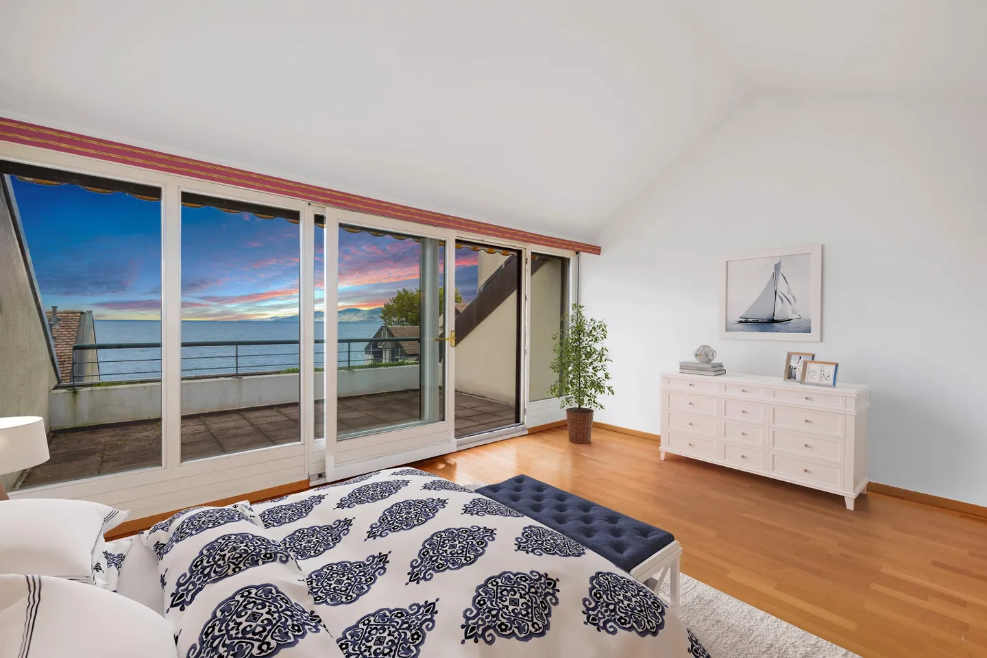 Magnificent 6.5-room apartment on the Quais de Villeneuve - Photo 2 of 10