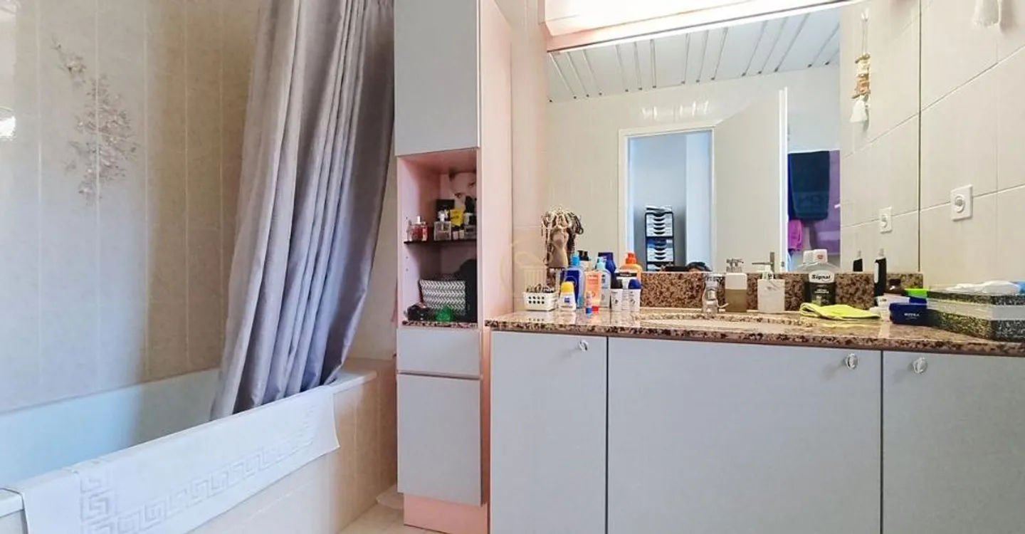 RENENS - Villa a schiera di 5,5 p. con grande giardino. Non registrata in un condominio. - Foto 12 di 13