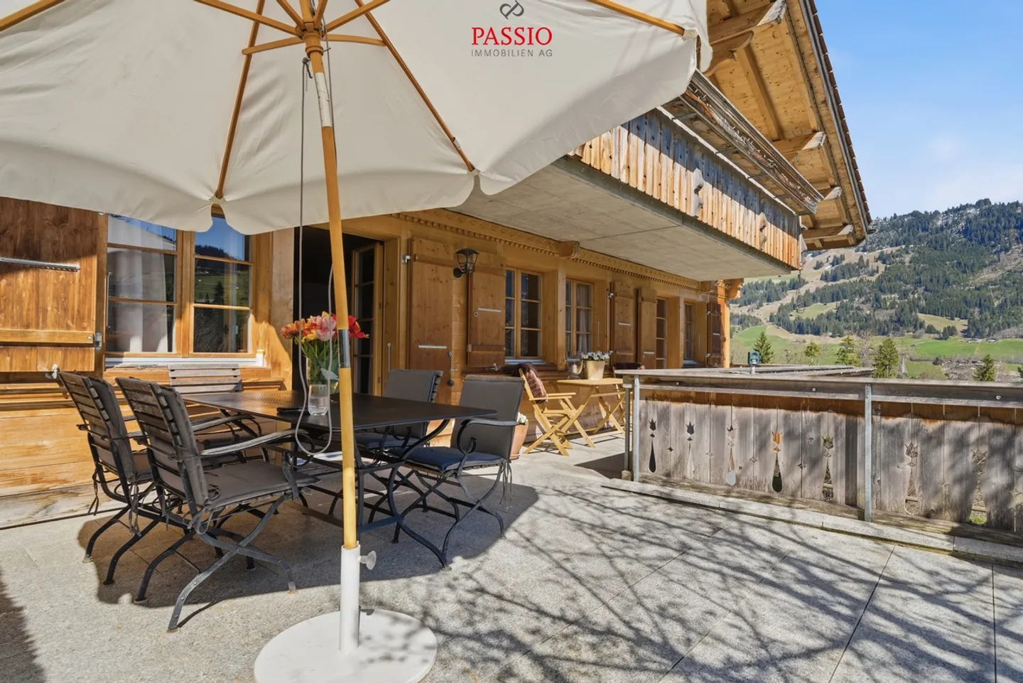 Chalet esclusivo di 8,5 stanze con potenziale per un appartamento e giardino da sogno - Foto 10 di 37