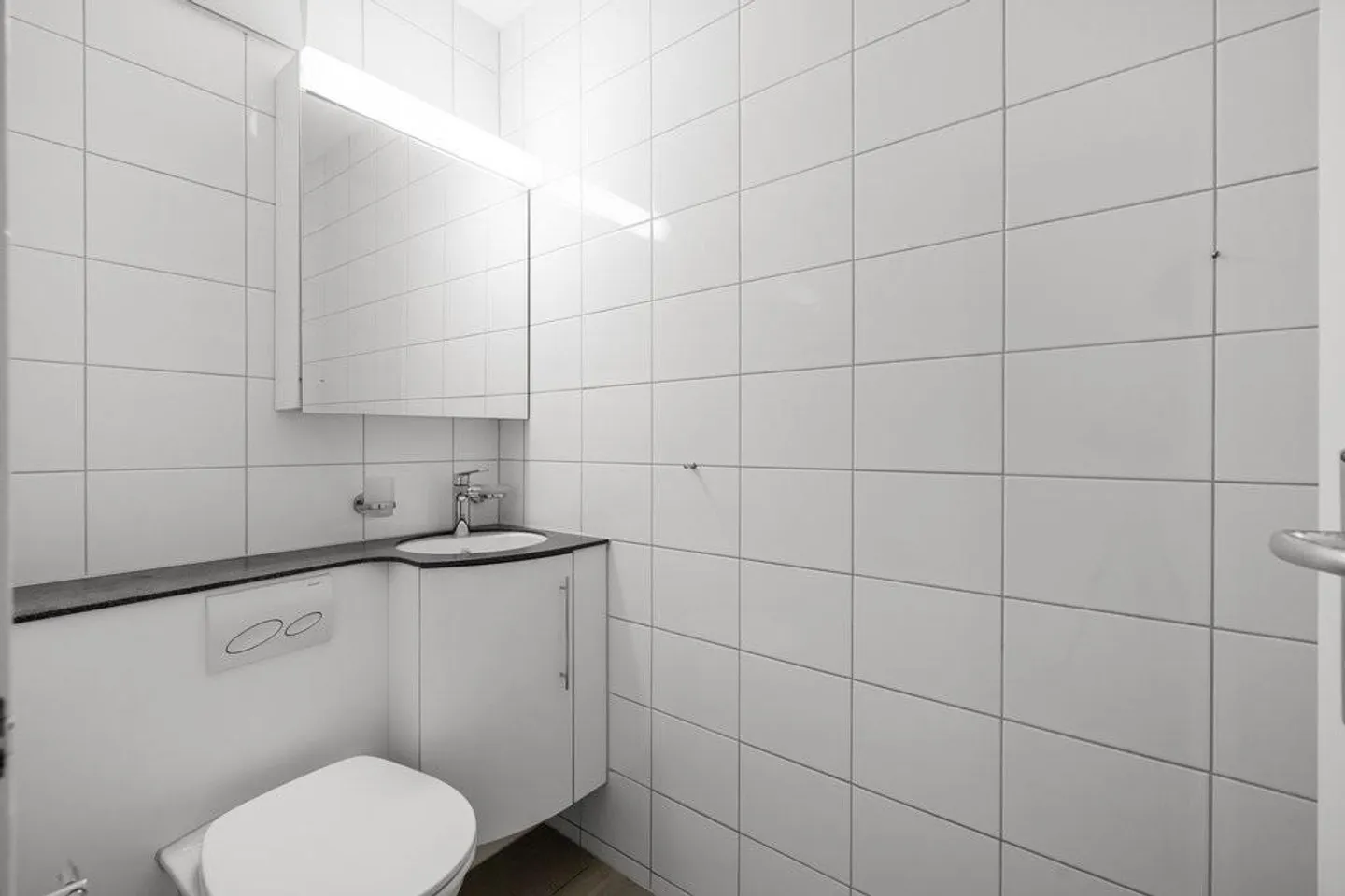 Spacious apartment in a central location directly at the train station - Photo 7 of 9